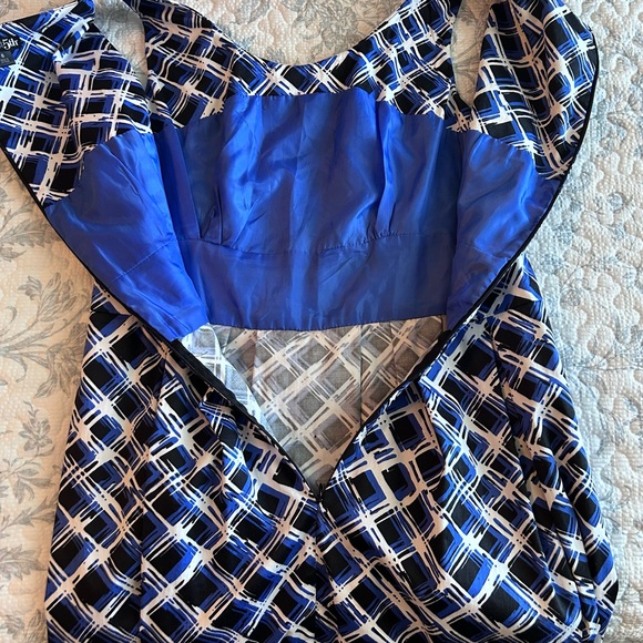 East 5th Black and Blue Patterned Dress Women’s Size 6 - Picture 8 of 15